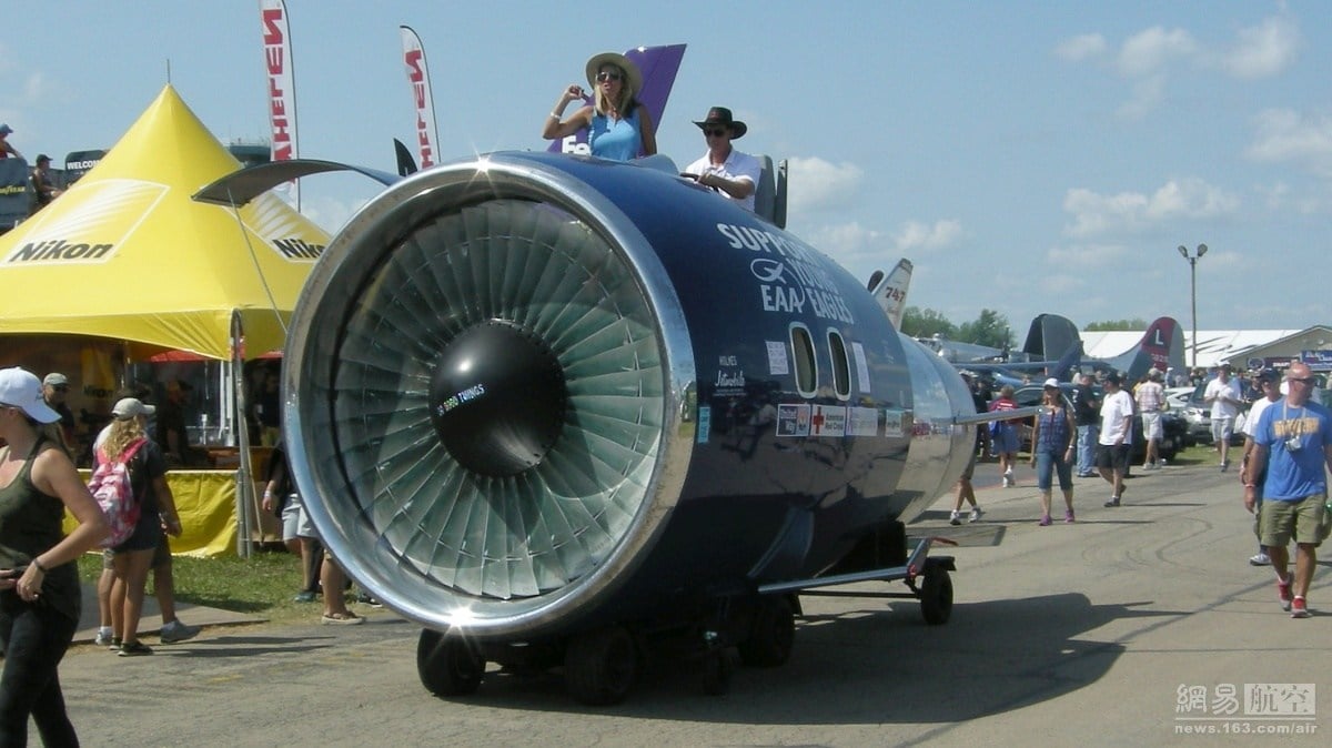 BK4B9O8S5MC30001.jpg
