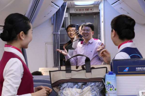 圓滿完成浙江省援疆干部包機任務(wù) (4).jpg