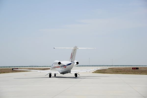 富蘊(yùn)機(jī)場(chǎng)保障致遠(yuǎn)航空完成駐場(chǎng)后的首次訓(xùn)練飛行 (6).JPG