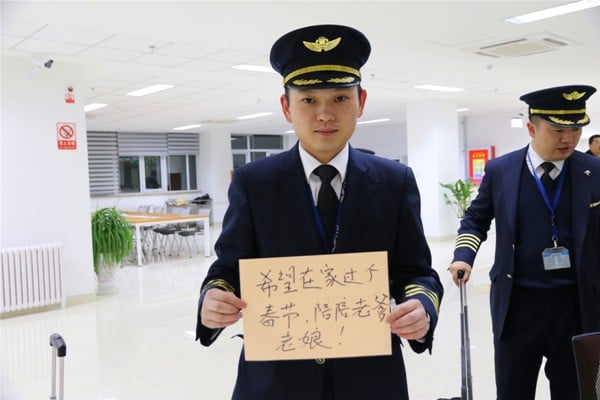 希望在家過個春季，陪陪老爹老娘：南航新疆分公司B737副駕駛王文濤的新年愿望.jpg