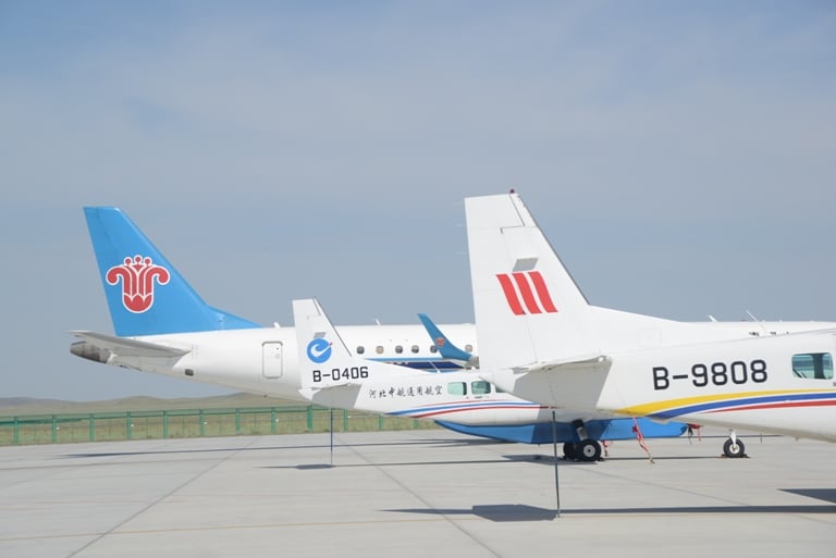富蘊(yùn)機(jī)場(chǎng)停機(jī)坪 俞國(guó)瑞攝.JPG