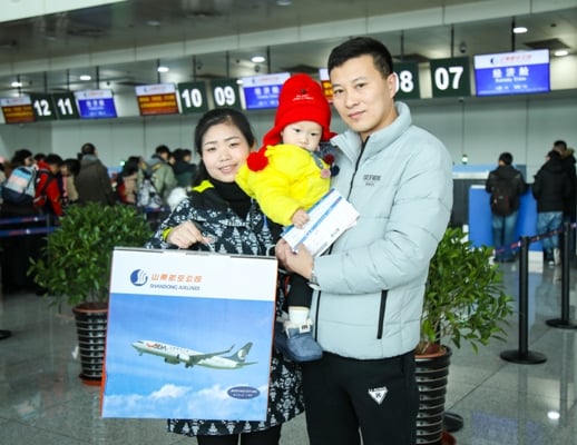 第一位值機(jī)旅客.JPG
