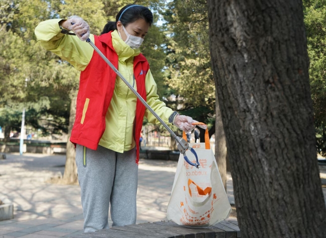 “撿拾垃圾小能手”.jpg
