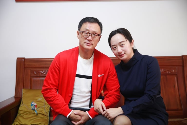 閆代新和女兒閆靜靜合影.JPG