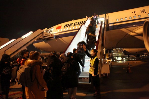 2.旅客開始登機(jī).JPG