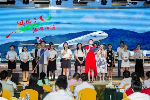 配圖:新員工文藝演出.jpg