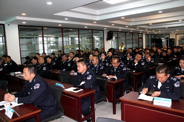 烏機場分公司消防護衛部開展應急救援預案專項培訓2.jpg