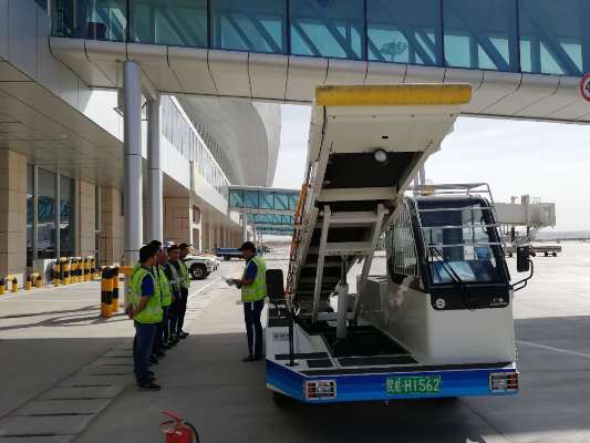 庫爾勒機場組織開展保障航空器應急預案（1）.jpg
