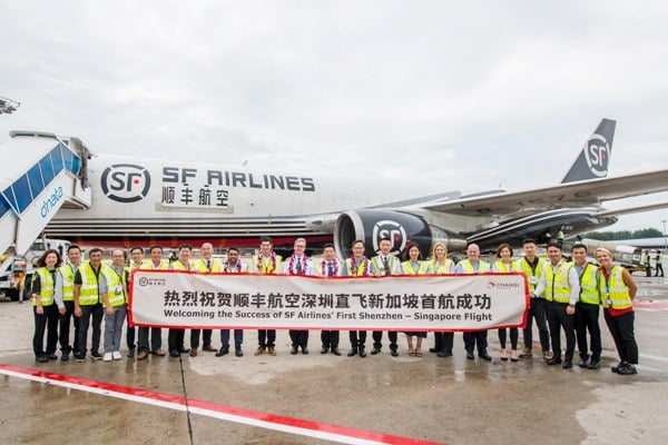 圖片-樟宜機場集團與順豐航空代表出席歡迎儀式.jpg
