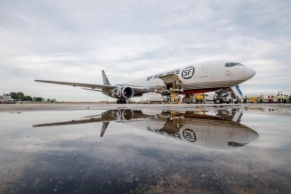圖片-順豐航空首航順利抵達新加坡樟宜機場.jpg