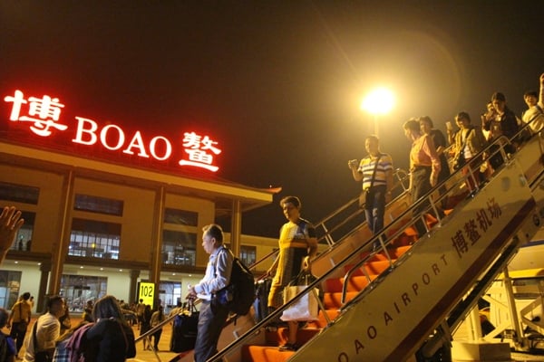 博鰲機(jī)場(chǎng)廣州=博鰲首航旅客.JPG